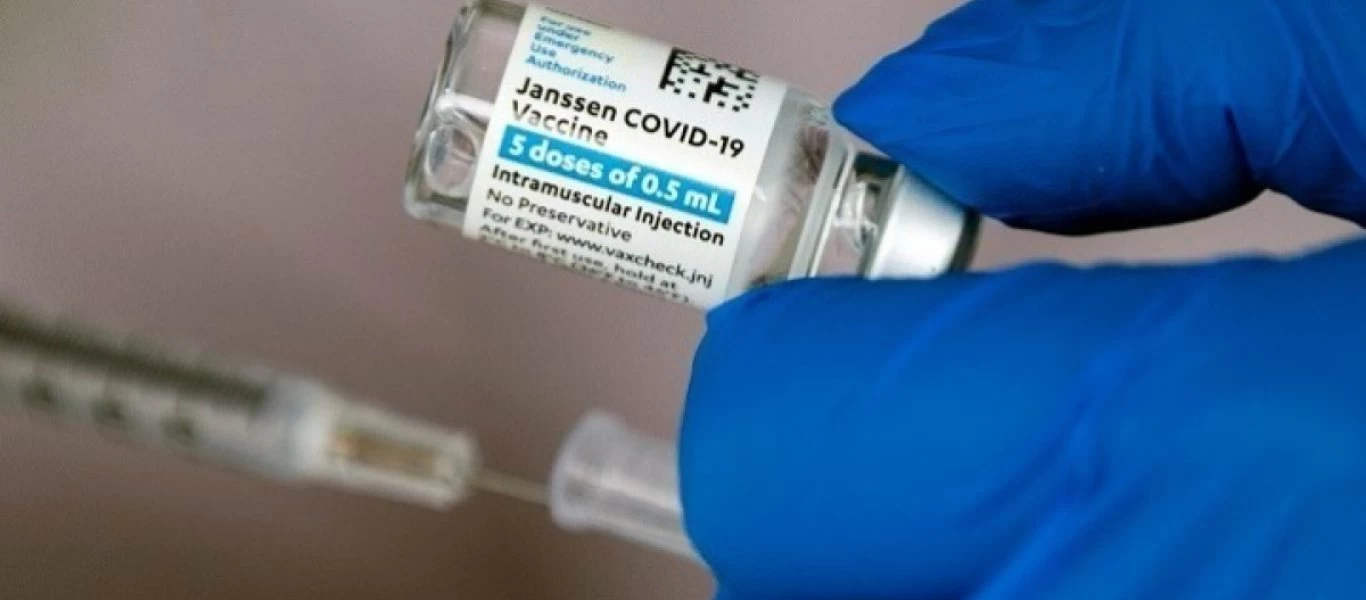 Με χιούμορ ο εμβολιασμός με το johnson & johnson στην Πάτρα (φωτό)